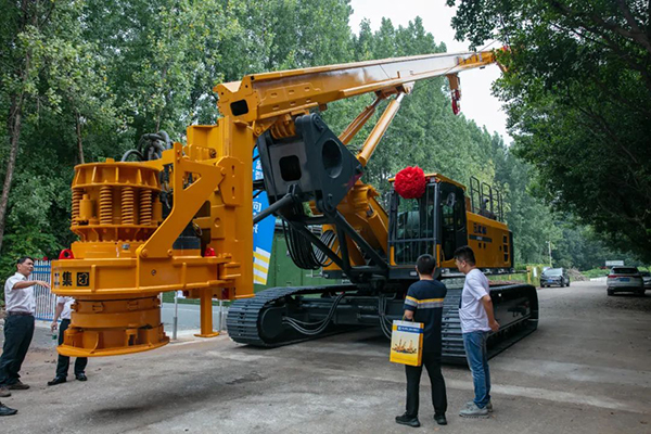 徐工XR400RC旋挖鉆機(jī).jpg